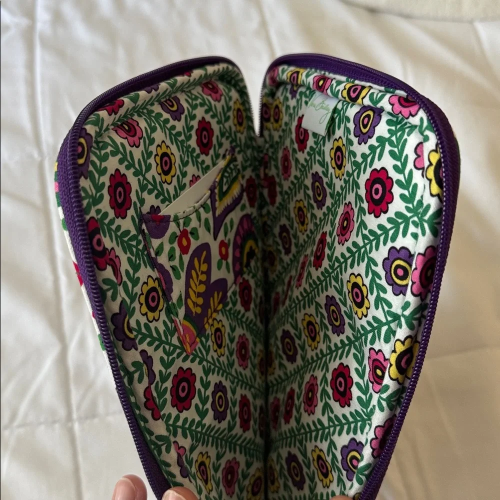 BRAND NEW - Vera Bradley Multicolor Floral Tablet Case